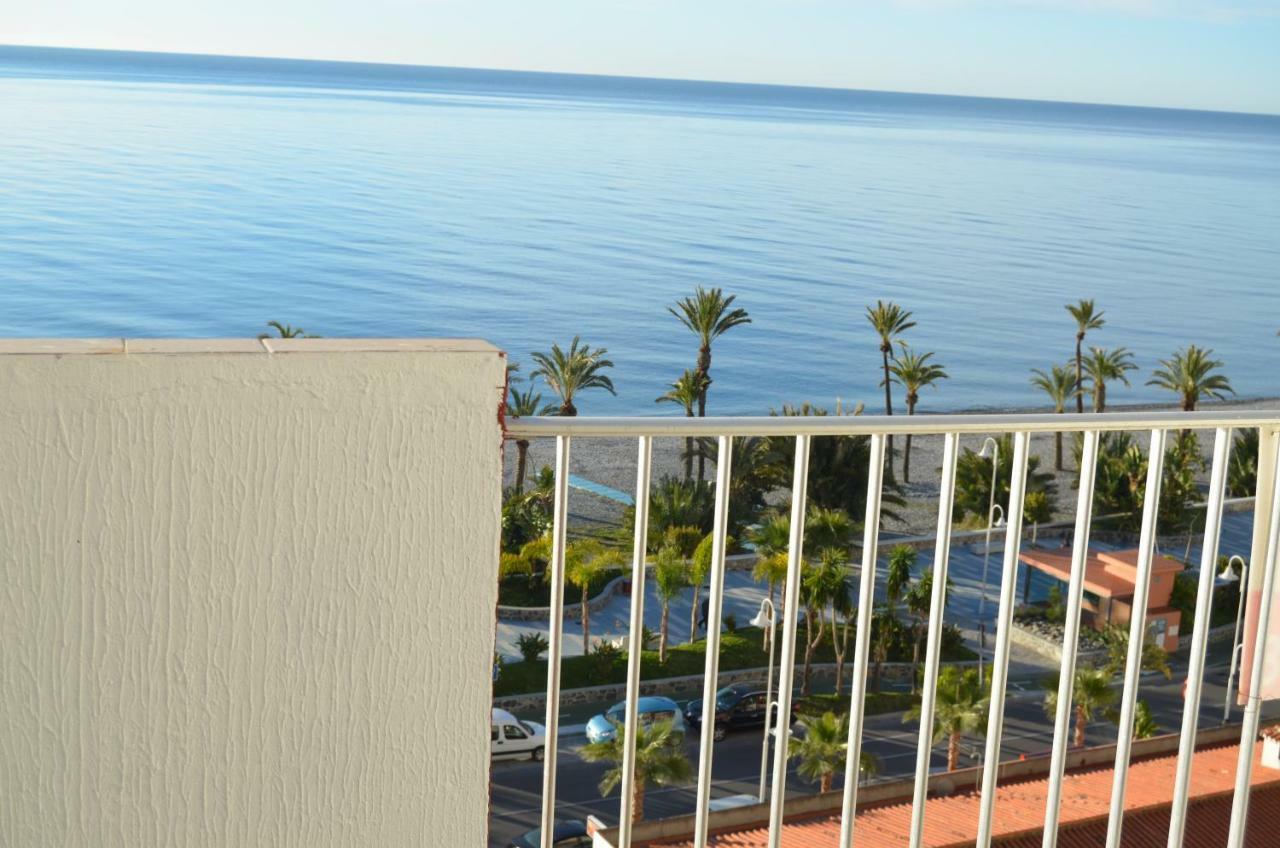 Апартаменты Apartamento Reformado En Primera Linea De Playa Альмуньекар Экстерьер фото